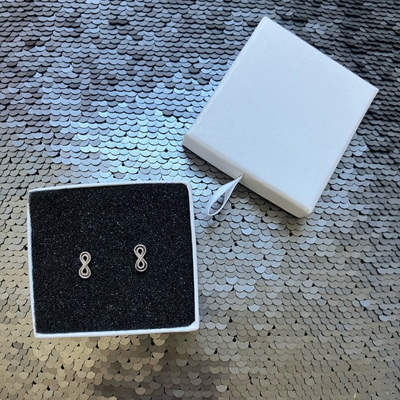 New Silver Infinity Earrings - Picture 1 of 6